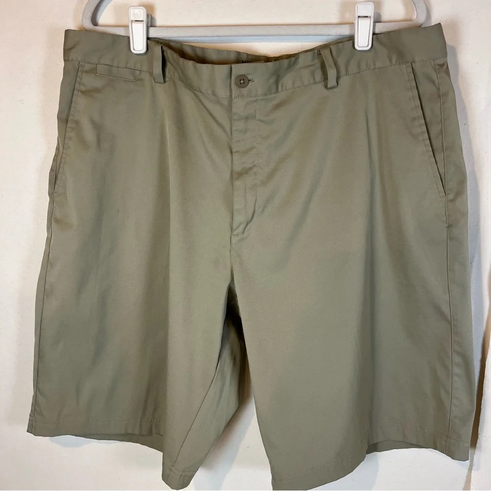Nike Men's Tan-Beige Dri Fit Golf‎ Shorts size 40 Standard Fit